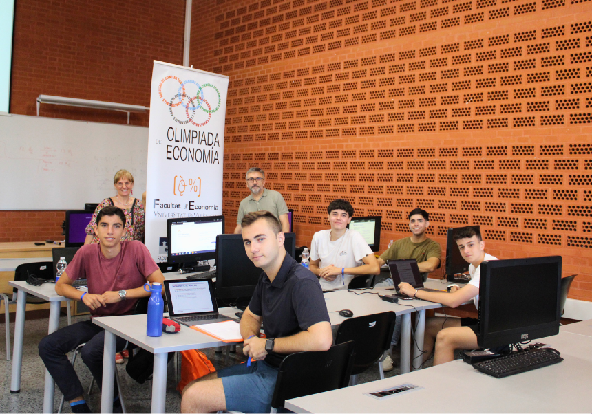 La Facultat d’Economia de la Universitat de València acoge el curso de preparación para la VII Olimpiada Internacional de Economía (IEO2024)